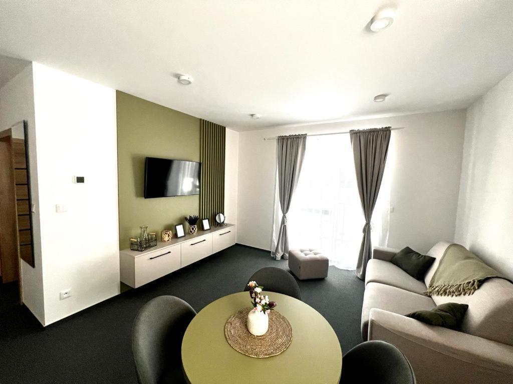 Urban Green Apartment Liptovský Mikuláš Esterno foto